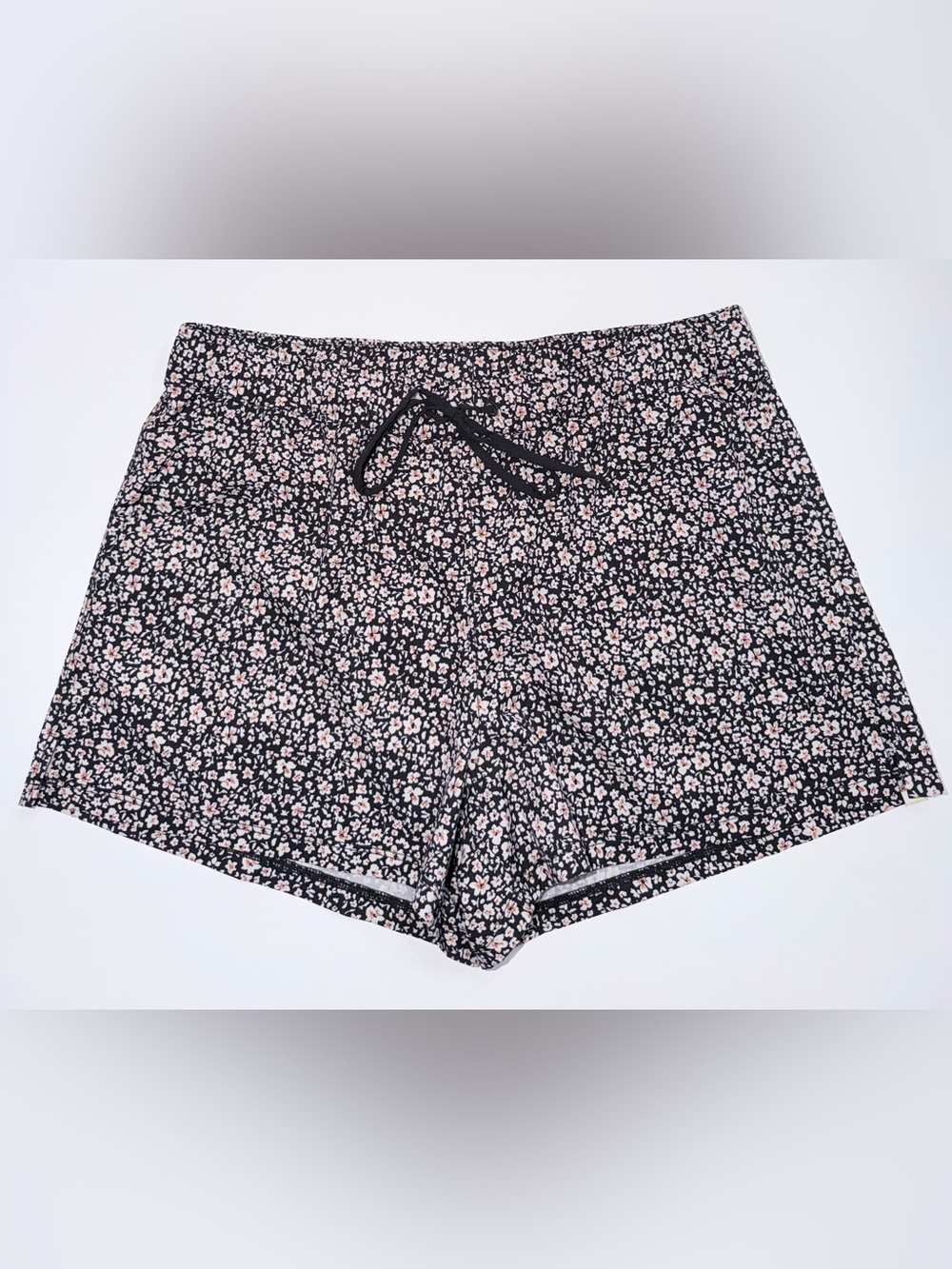 Summer Salt On-the-Go Shorts - In Bloom in Sea Urchin. Size 4.